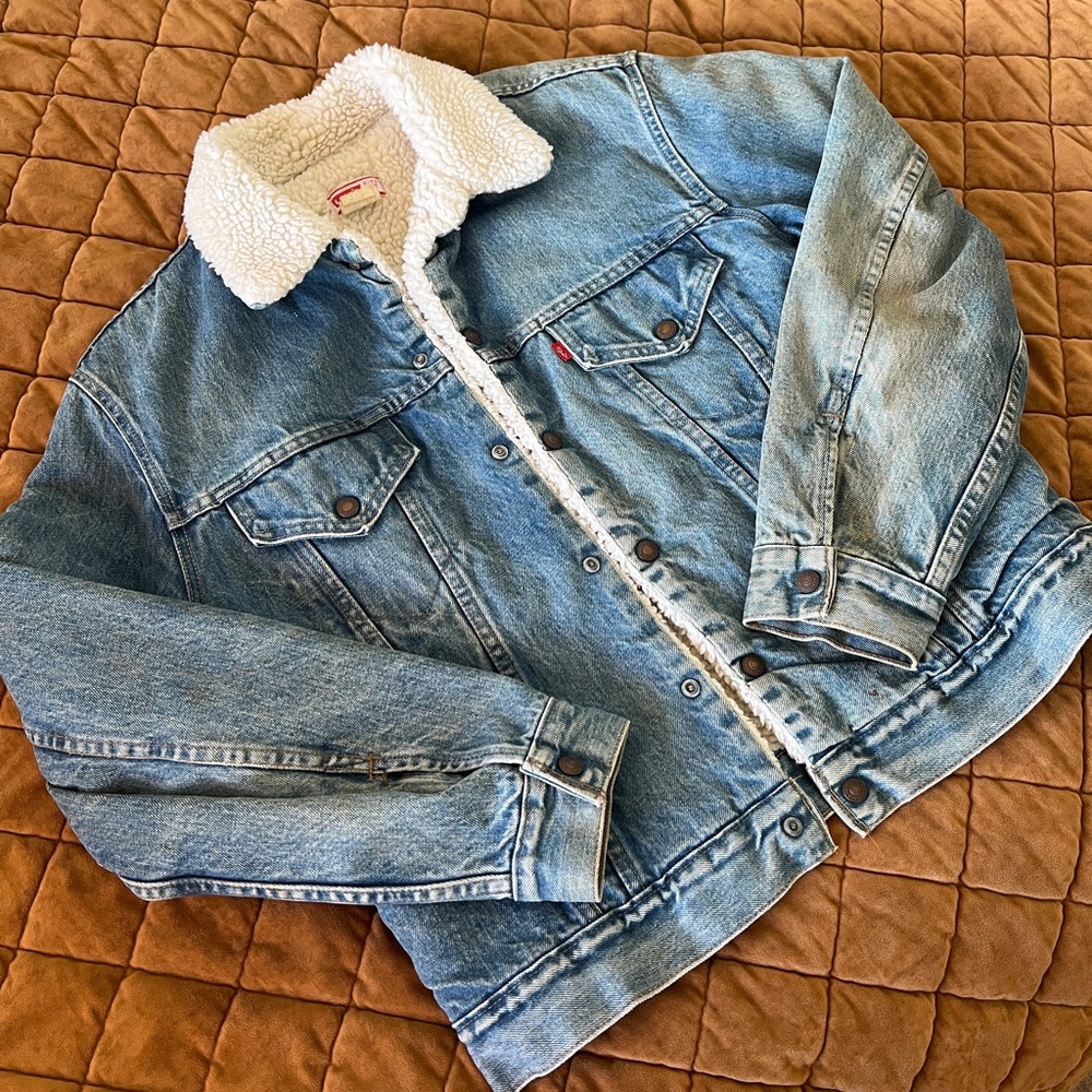 VINTAGE LEVI’S SHERPA LINED DENIM JACKET 42